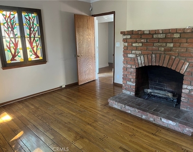 22615 Collins Street - Photo Thumbnail 2