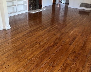 22615 Collins Street - Photo Thumbnail 9