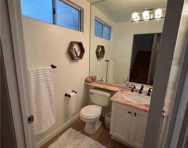 4970 Kester Avenue - Photo Thumbnail 6