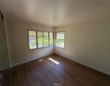 6757 W 86th Place - Photo Thumbnail 8