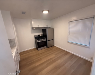 6757 W 86th Place - Photo Thumbnail 13