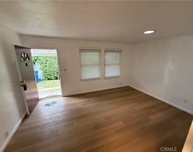 6757 W 86th Place - Photo Thumbnail 5