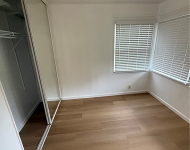 6757 W 86th Place - Photo Thumbnail 9