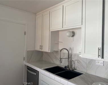 6757 W 86th Place - Photo Thumbnail 11