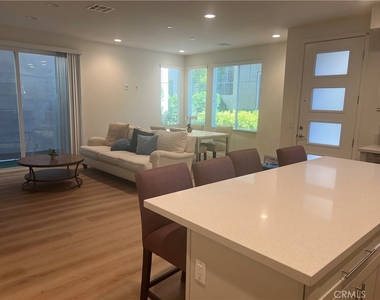 595 Cultivate - Photo Thumbnail 15
