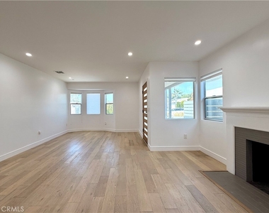 1042 Garfield Avenue - Photo Thumbnail 7