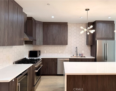 1042 Garfield Avenue - Photo Thumbnail 23