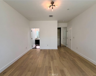 1042 Garfield Avenue - Photo Thumbnail 26