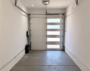 1042 Garfield Avenue - Photo Thumbnail 9
