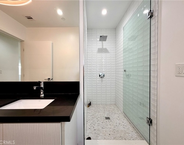 1042 Garfield Avenue - Photo Thumbnail 13