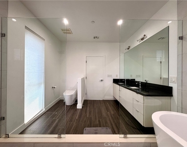 1042 Garfield Avenue - Photo Thumbnail 33