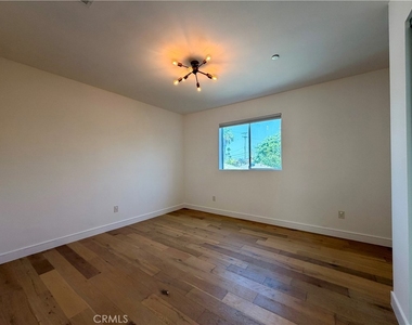 1042 Garfield Avenue - Photo Thumbnail 34