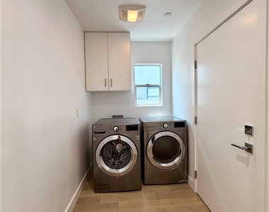 1042 Garfield Avenue - Photo Thumbnail 8