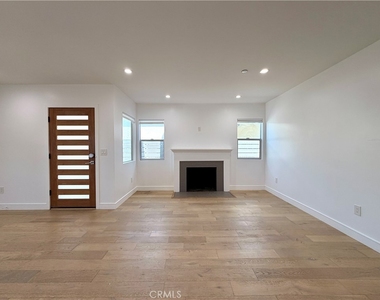 1042 Garfield Avenue - Photo Thumbnail 5