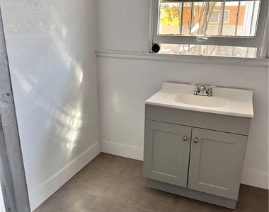 208 E Cornell - Photo Thumbnail 10