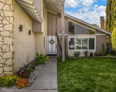 1320 N Van Gogh - Photo Thumbnail 10