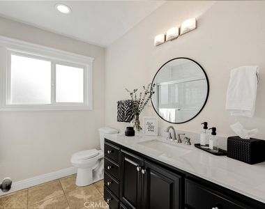 1320 N Van Gogh - Photo Thumbnail 36