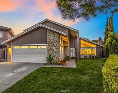 1320 N Van Gogh - Photo Thumbnail 1