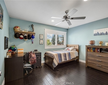1320 N Van Gogh - Photo Thumbnail 35