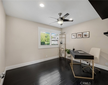 1320 N Van Gogh - Photo Thumbnail 31