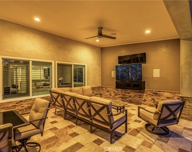 1320 N Van Gogh - Photo Thumbnail 5