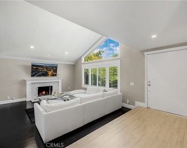 1320 N Van Gogh - Photo Thumbnail 12