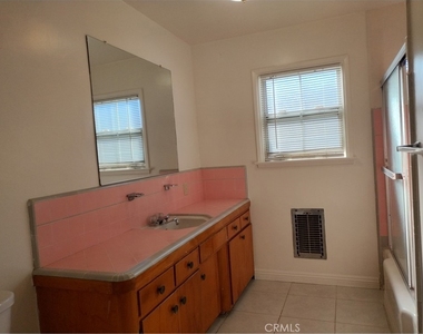 9721 Emperor Avenue - Photo Thumbnail 3
