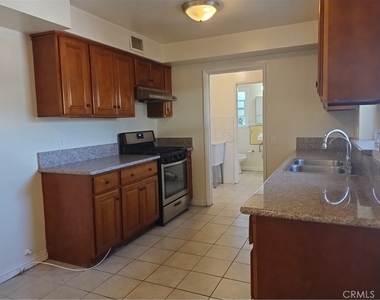 9721 Emperor Avenue - Photo Thumbnail 2