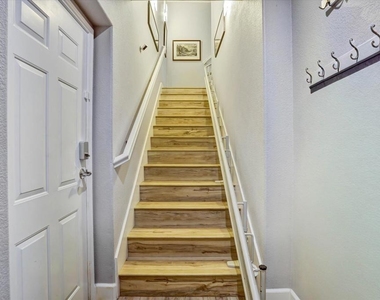 2811 Quarryhill Ave - Photo Thumbnail 3