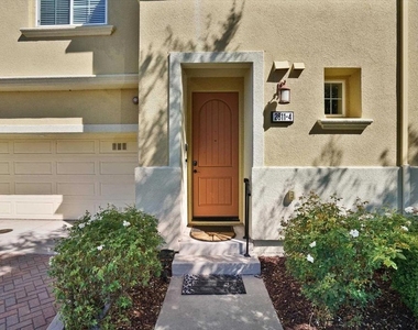 2811 Quarryhill Ave - Photo Thumbnail 1