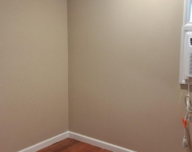 8924 87th Street - Photo Thumbnail 3