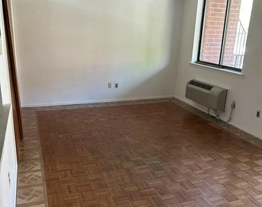 139-76 35th Avenue - Photo Thumbnail 3