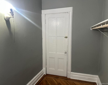 7848 80th Street - Photo Thumbnail 6