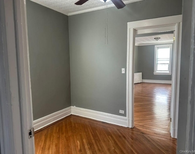 7848 80th Street - Photo Thumbnail 4