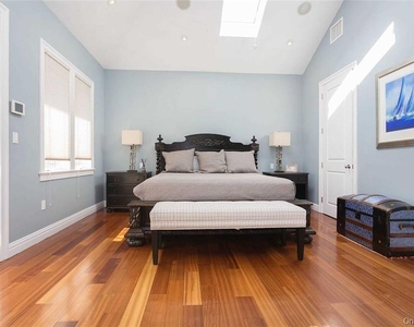 712 126th Street - Photo Thumbnail 8