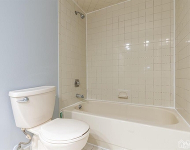 810 Woodbridge Commons Way - Photo Thumbnail 5