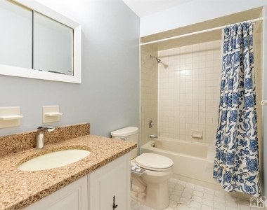 810 Woodbridge Commons Way - Photo Thumbnail 3