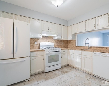 810 Woodbridge Commons Way - Photo Thumbnail 2