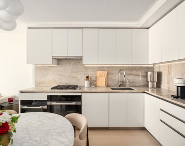 450 Washington Street - Photo Thumbnail 3
