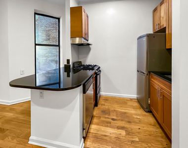 130 E 93rd Street - Photo Thumbnail 2