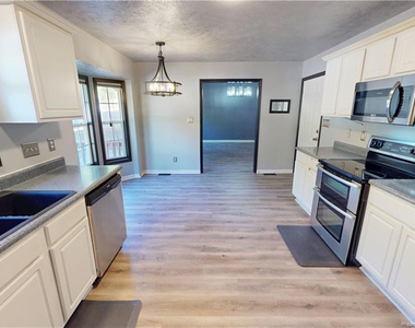 5515 Rising Ridge Drive - Photo Thumbnail 11
