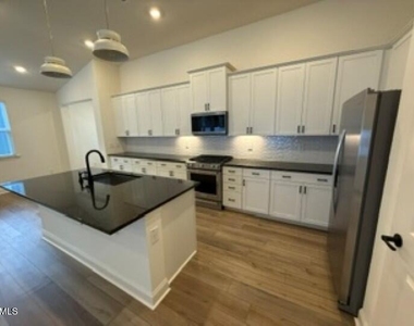 1245 Woody Drive - Photo Thumbnail 7