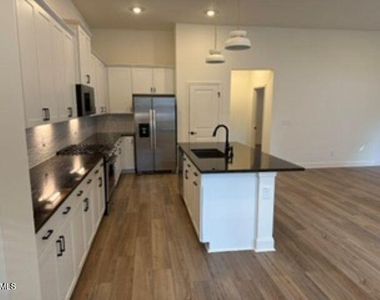 1245 Woody Drive - Photo Thumbnail 6