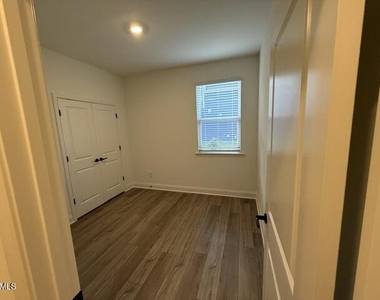 1245 Woody Drive - Photo Thumbnail 23