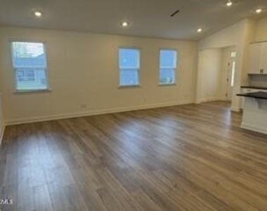1245 Woody Drive - Photo Thumbnail 8