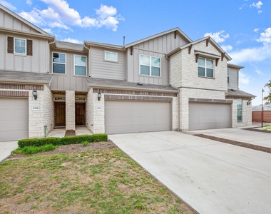 602 Caterpillar St - Photo Thumbnail 2