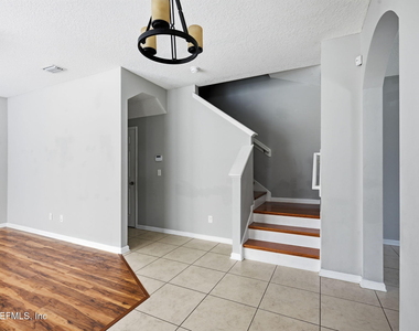 3905 Aubrey Lane - Photo Thumbnail 8
