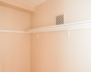 7455 N Greenview Avenue - Photo Thumbnail 8