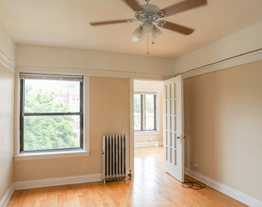 7455 N Greenview Avenue - Photo Thumbnail 2
