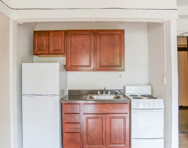 7455 N Greenview Avenue - Photo Thumbnail 4